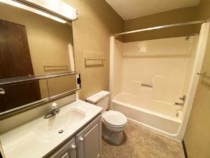 Colony West Townhomes in Watertown, SD - Bathroom (Alternative Layout)