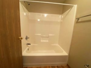 Springwood Townhomes in Watertown, SD - Bathtub and Shower