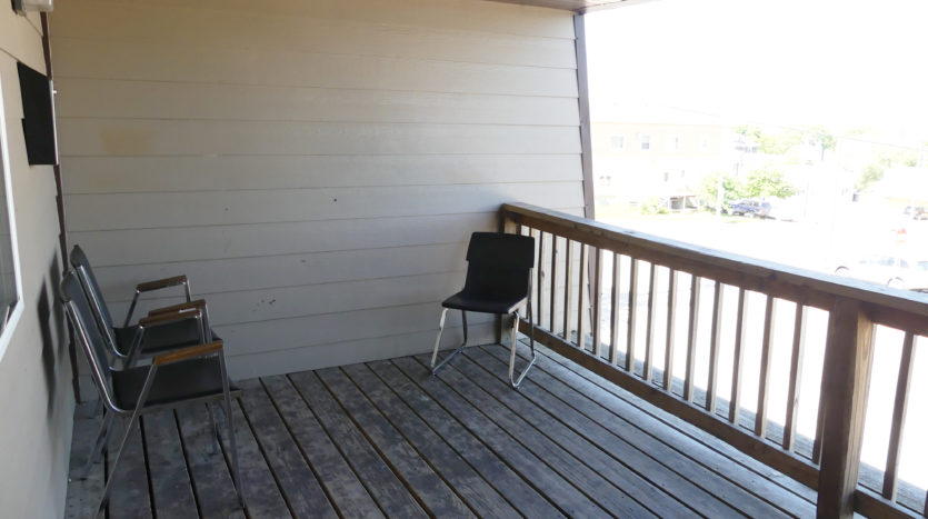 Lakeview Terrace Apartments in Chamberlain, SD - Community Deck Area