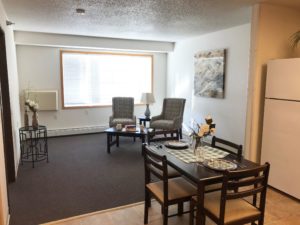 Pheasant Run Apartments in Brookings, SD - Dining and Living Room