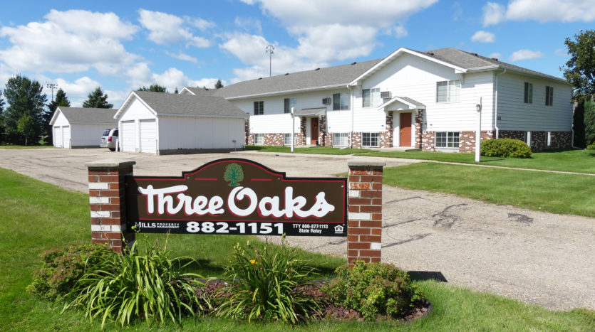 Three Oaks II Townhomes in Watertown, SD - Building Exterior