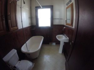 913 A/B 1st Street - Unit A Bathroom