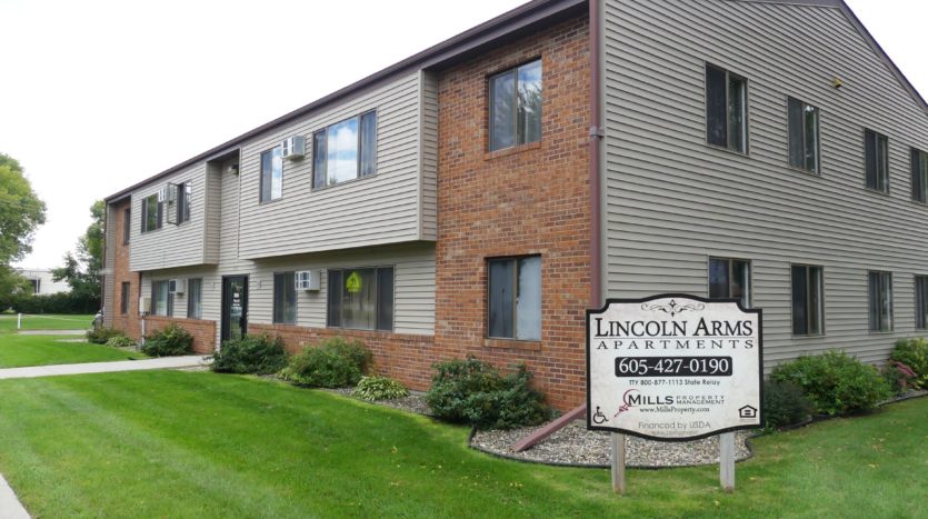 Lincoln Arms Apartments in Madison, SD - Building Exterior