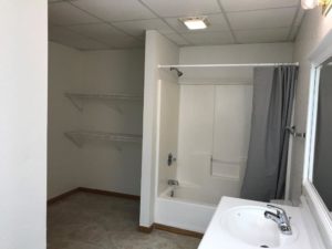 913 A/B 1st Street - Unit B Bathroom Shower