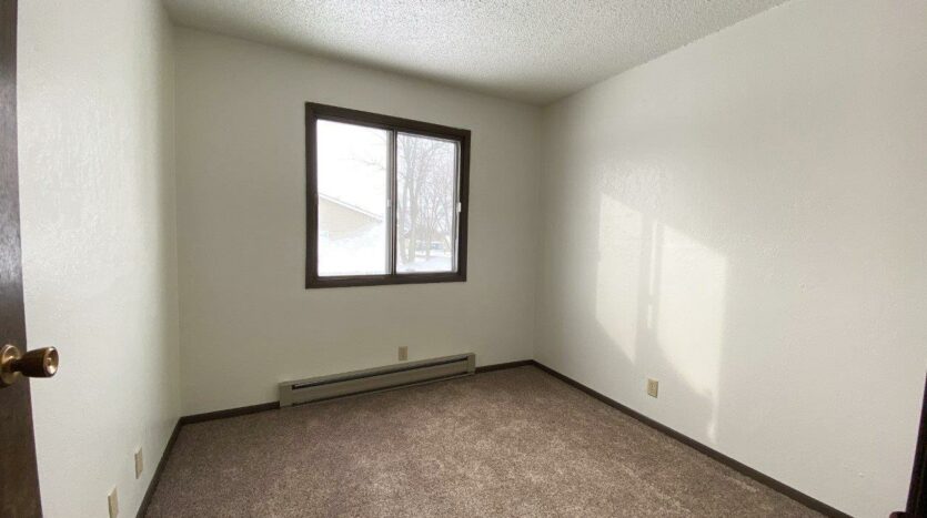 Lincoln Arms Apartments in Madison, SD - Bedroom 2