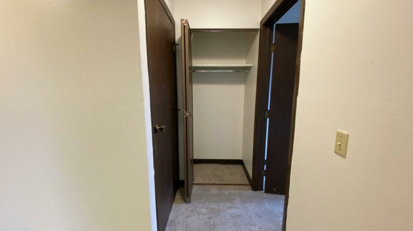 orkshire Apartments in Brookings, SD - Large Closet