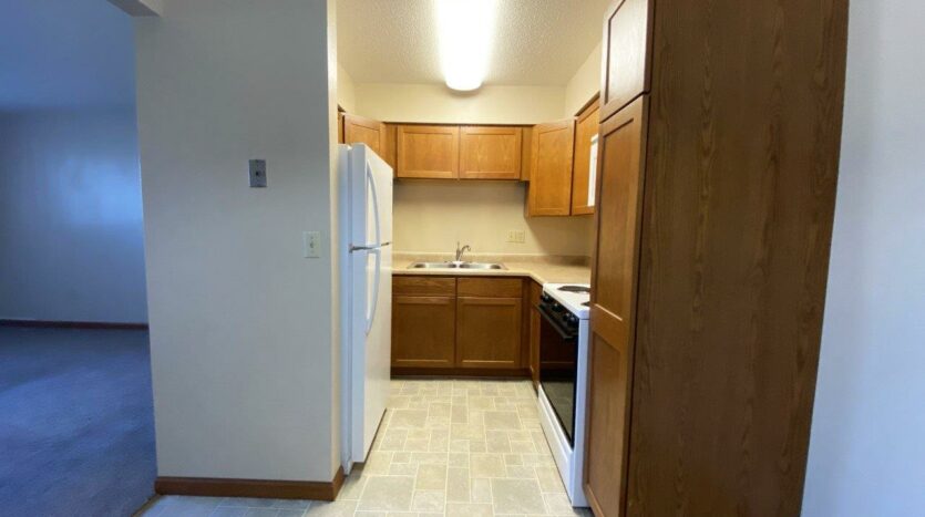 Madison Arms Apartments in Madison, SD - Kitchen