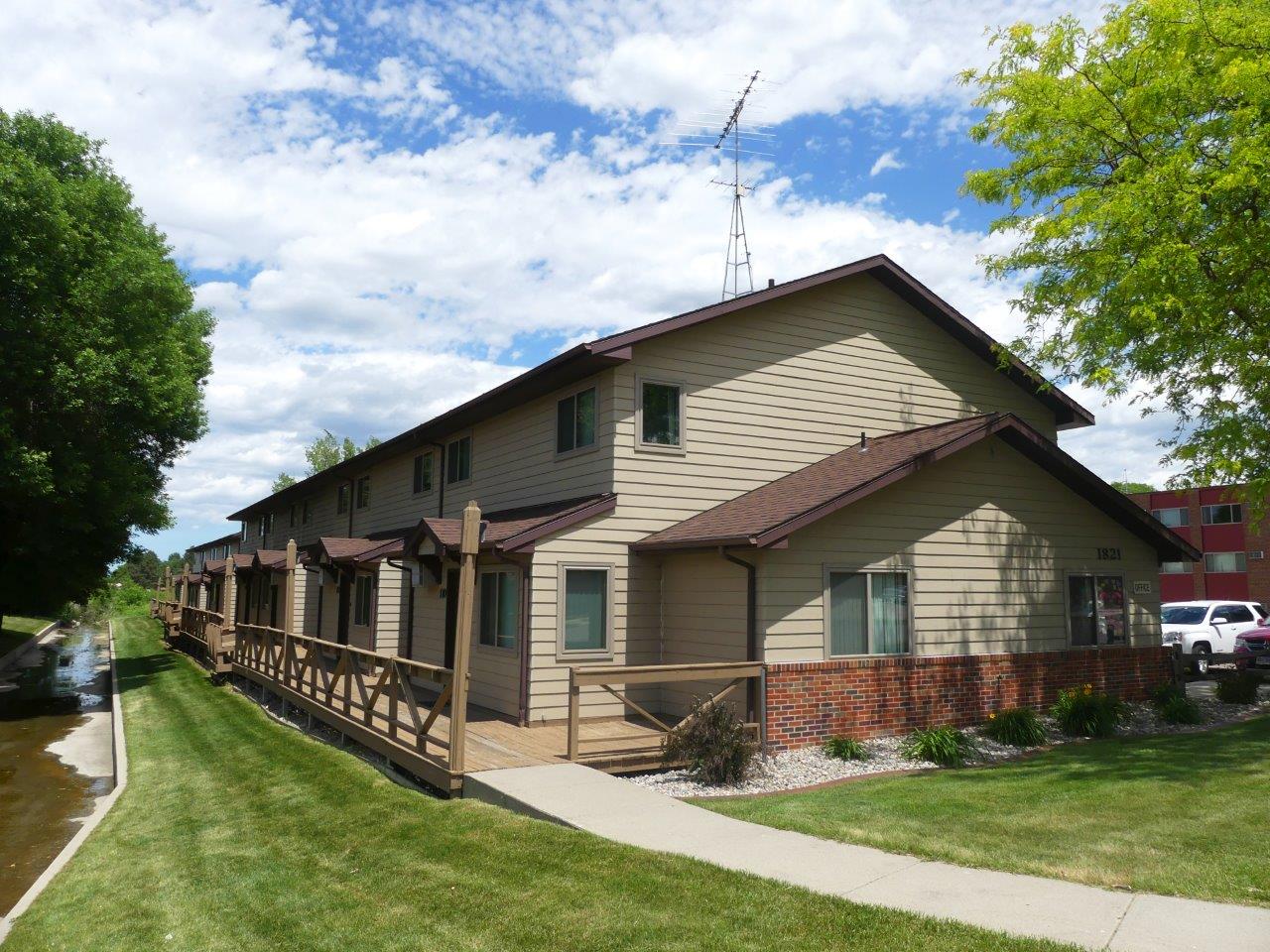 Garden Village Townhomes In Brookings Sd - Private Entry - Mills Propertymills Property