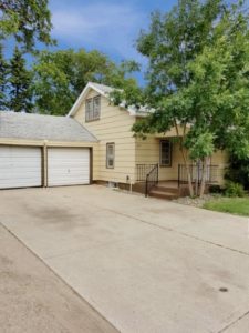 1527 4th Ave SW in Watertown, SD - Home For Rent