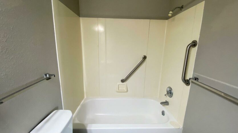 Northland Court Apartments in Mitchell, SD - Alternative 2 Bed Bathtub and Shower