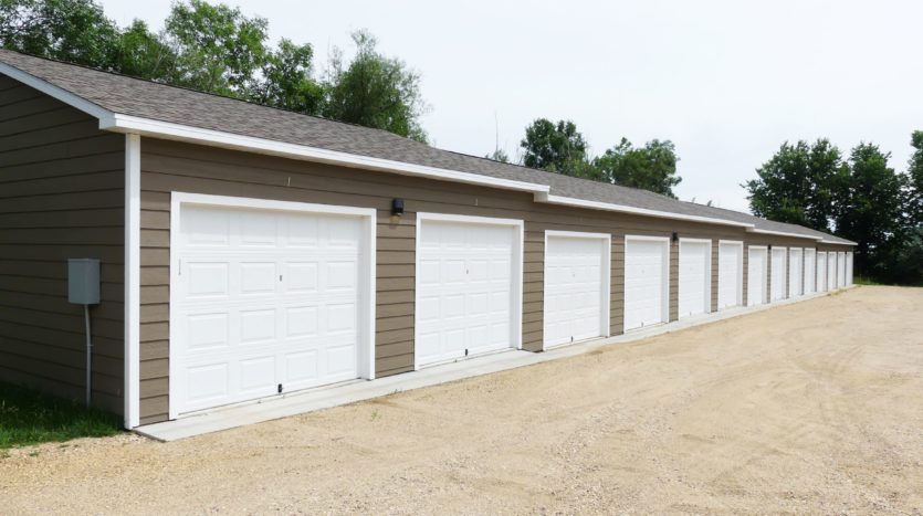 Farmstead in White, SD - Onsite Garages