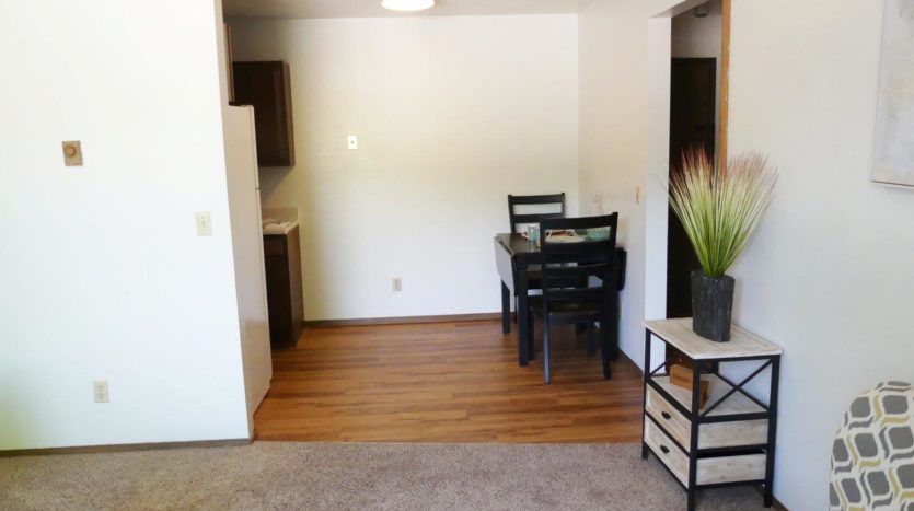 Kanyon Krossing Apartments in Miller, SD - Dining Room