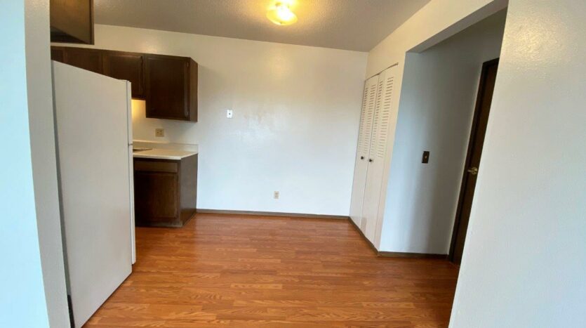 Kanyon Krossing Apartments in Miller, SD - Alternative Layout Dining Room