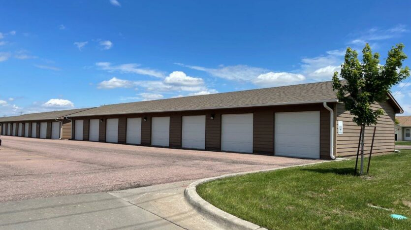 Edgerton Place Apartments in Mitchell, SD - Garages