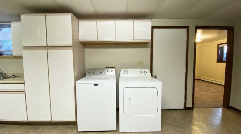318 1/2 7th Ave South in Brookings, SD - Lower Unit Laundry