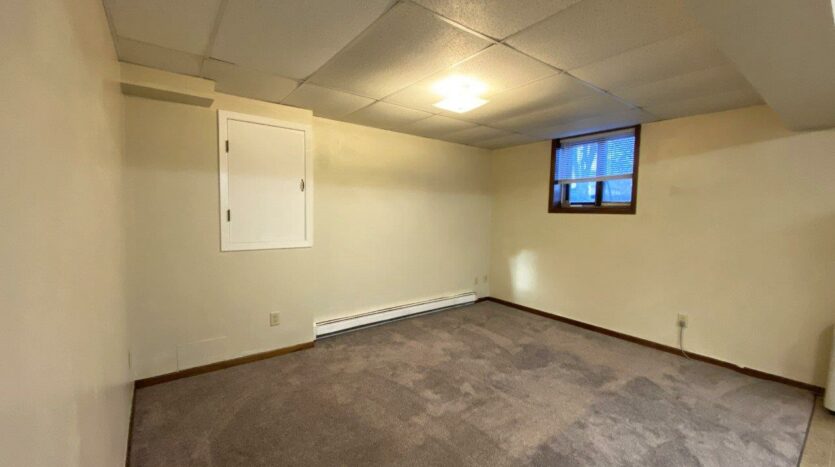 318 1/2 7th Ave South in Brookings, SD - Lower Unit Living Room