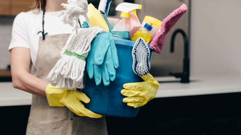A Top-to-Bottom Guide to Spring Cleaning in Your Apartment Article