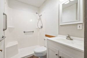 821 Prairie View Drive in Brookings, SD - Bathroom 2