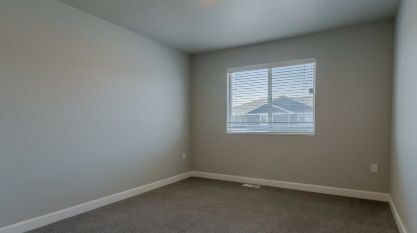 Fox Run Townhomes in Yankton, SD - 3 Bed Upper Level Bedroom 1