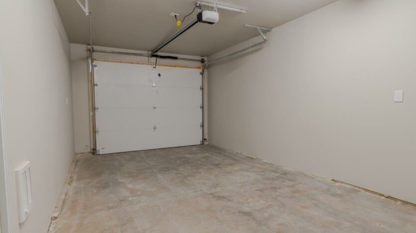 Fox Run Townhomes in Yankton, SD - 2 Bed Lower Level Garage