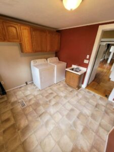 219 W Beebe Ave in Chamberlain, SD - Laundry