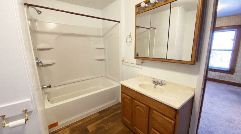 208 W Beebe Ave in Chamberlain, SD - Bathroom Vanity and Bathtub and Shower