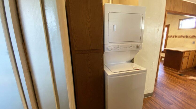 208 W Beebe St in Chamberlain, SD - Washer and Dryer
