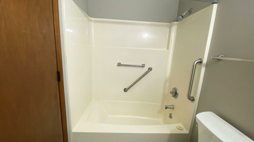 Bluestem Apartments in Canistota, SD - 2 Bedroom Apartment Bathtub and Shower