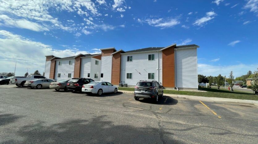 Flats on 8th in Watertown, SD - Parking Lot