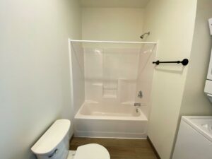 Flats on 8th in Watertown, SD - 1 Bedroom Apartment Bathroom