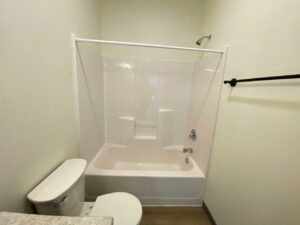 Flats on 8th in Watertown, SD - 2 Bedroom Apartment Bathroom