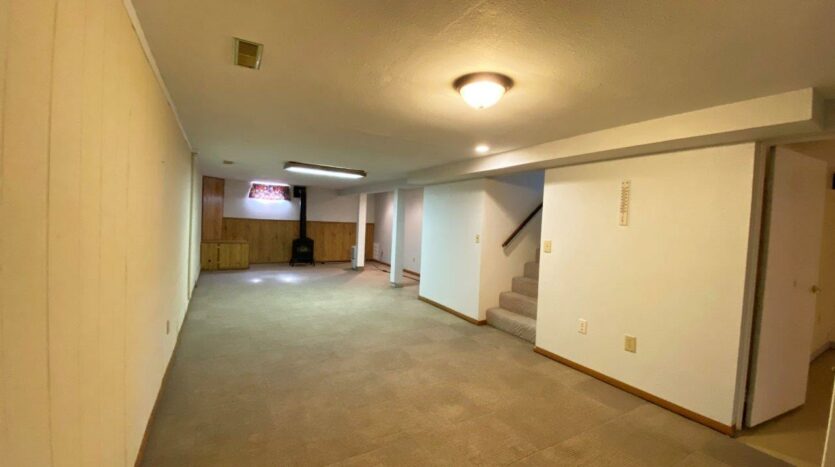 813 NE 8t Street in Madison, SD - Downstairs Living Room