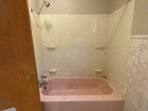 615 N Lee in Madison, SD - Downstairs Shower