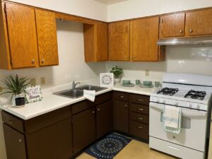 Chaks Apartments in Huron, SD - Kitchen