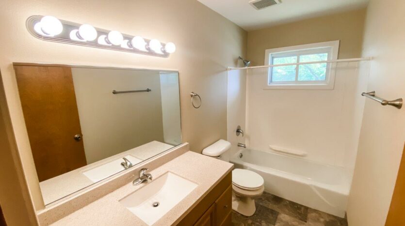 Westgate Apartments in Brookings, SD - 1047 Bathroom