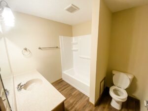 Heritage Apartments in Brookings, SD - Full Bathroom