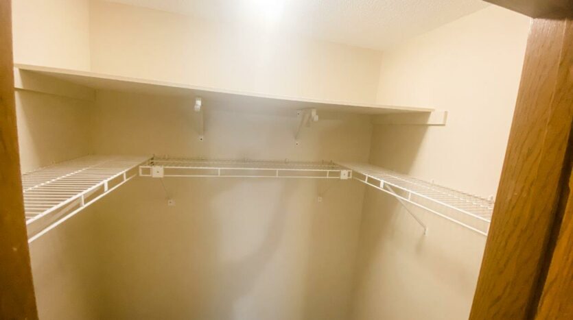 Heritage Apartments in Brookings, SD - Walk in Closet