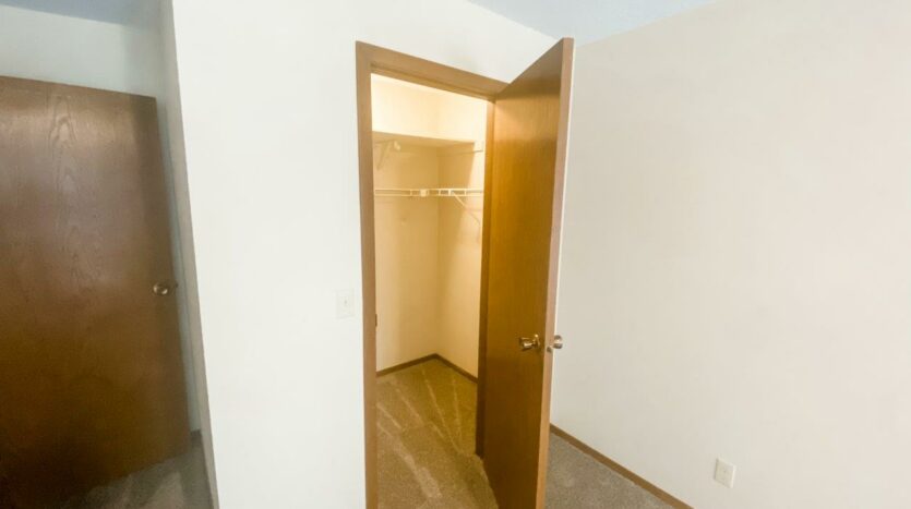 Heritage Apartments in Brookings, SD - Walk in Closet Entry