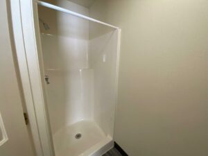 Highland Apartments in Madison, SD - Shower