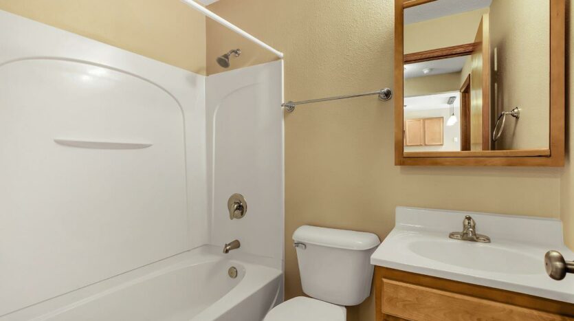 Karolyn Apartments in Brookings SD - Bathroom