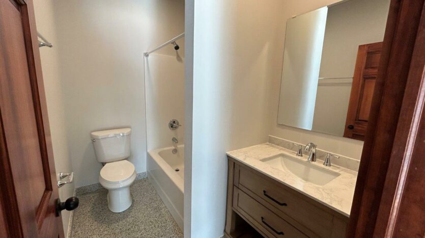 201 Flats in Mitchell, SD - Unit 2 Bathroom