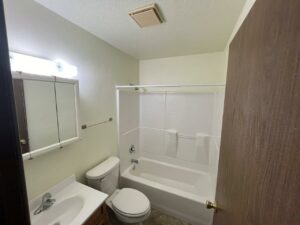Eden Apartments in Mitchell, SD - Bathroom