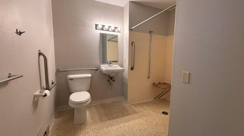 Four Winds in Flandreau, SD - Bathroom