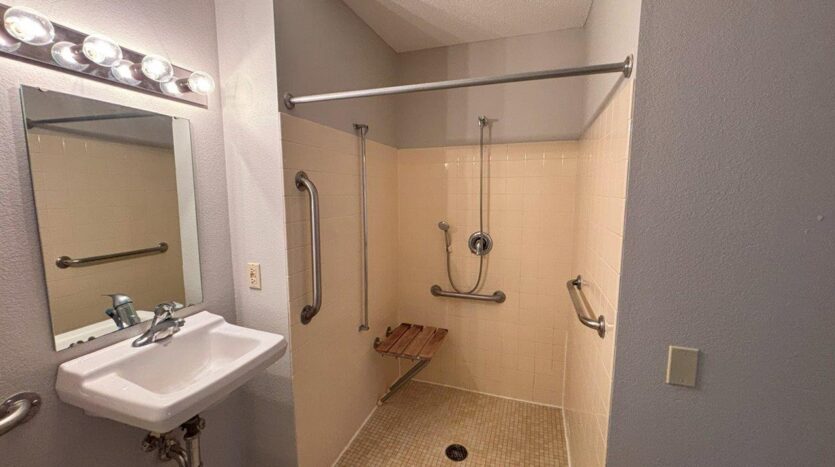 Four Winds in Flandreau, SD - Bathroom Shower