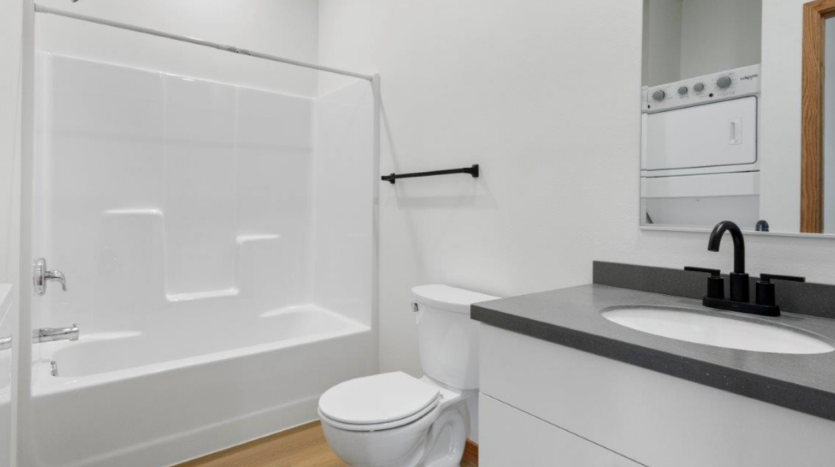 The Links in Yankton, SD - *example 1 bedroom bathroom