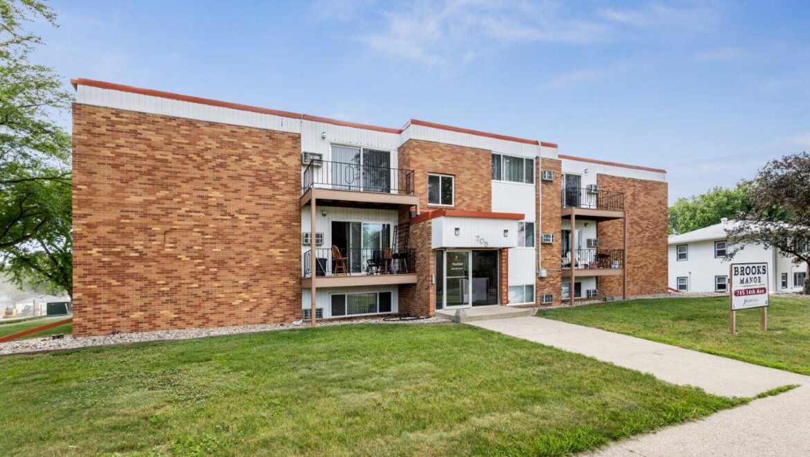 Brooks Manor Apartments in Brookings, SD - Exterior 1