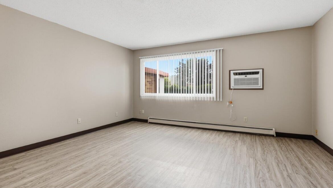 Brooks Manor Apartments in Brookings, SD - Living Room View