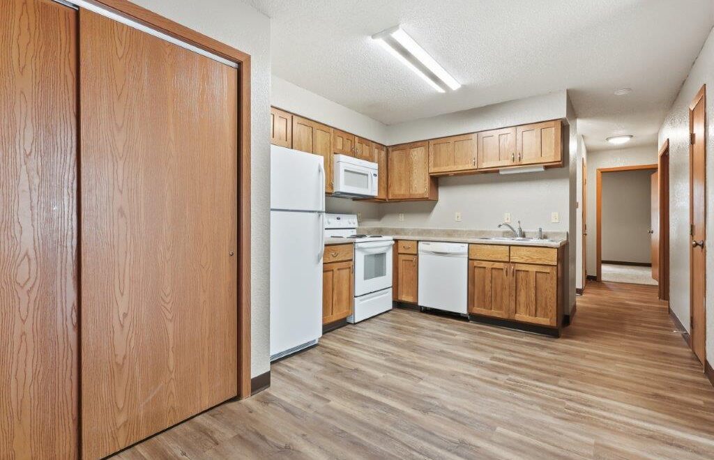 Campus View Apartments in Brookings, SD - (3 Bed)-01