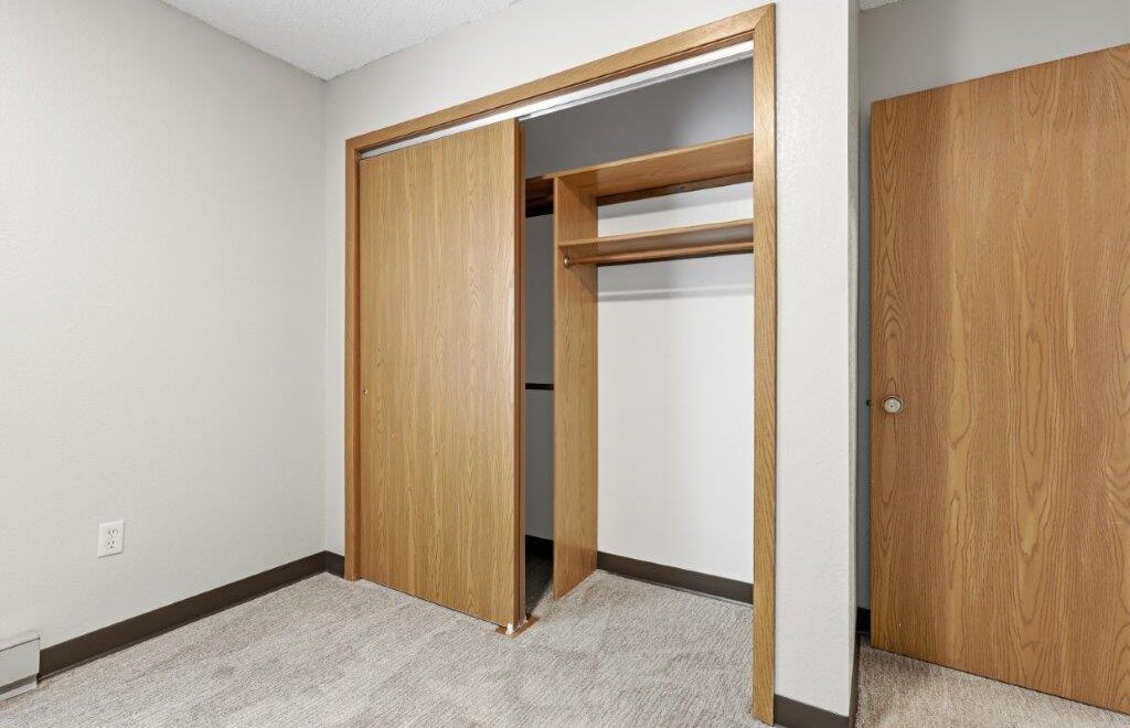 Campus View Apartments in Brookings, SD - (3 Bed)-10