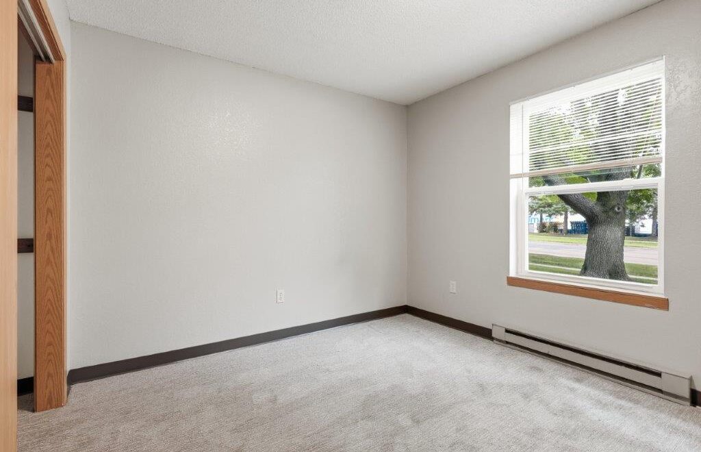 Campus View Apartments in Brookings, SD - (3 Bed)-11